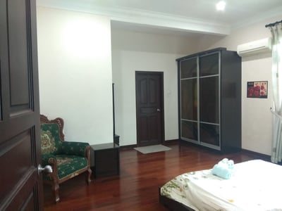Villa Shamir Near Klia (no Front Desk Please Contact The Property 5 Days Before Arrival)
