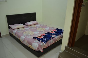 Sitiyam Homestay Seri Kembangan (no Front Desk Please Contact The Property 5 Days Before Arrival)