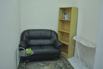 Senyum Homestay Bandar Menjalara (no Front Desk Need To Contact Property 5 Days In Advance)