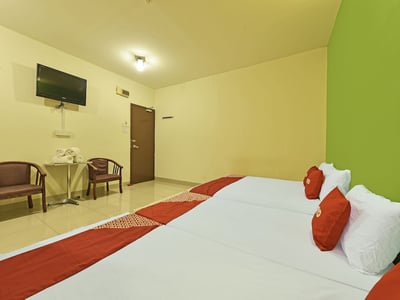 Oyo 90733 Parkway Inn Hotel