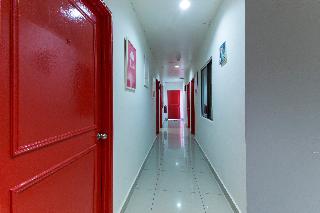 Oyo 304 Zero Hour Hotel