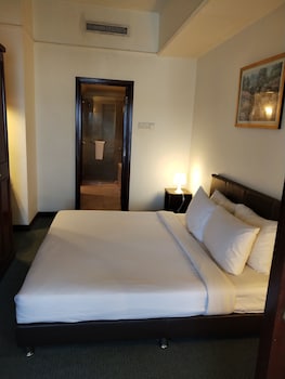 Residency Suites At Times Square (no Front Desk Need To Contact Property 5 Days In Advance)