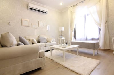 Flora Hotel Suites