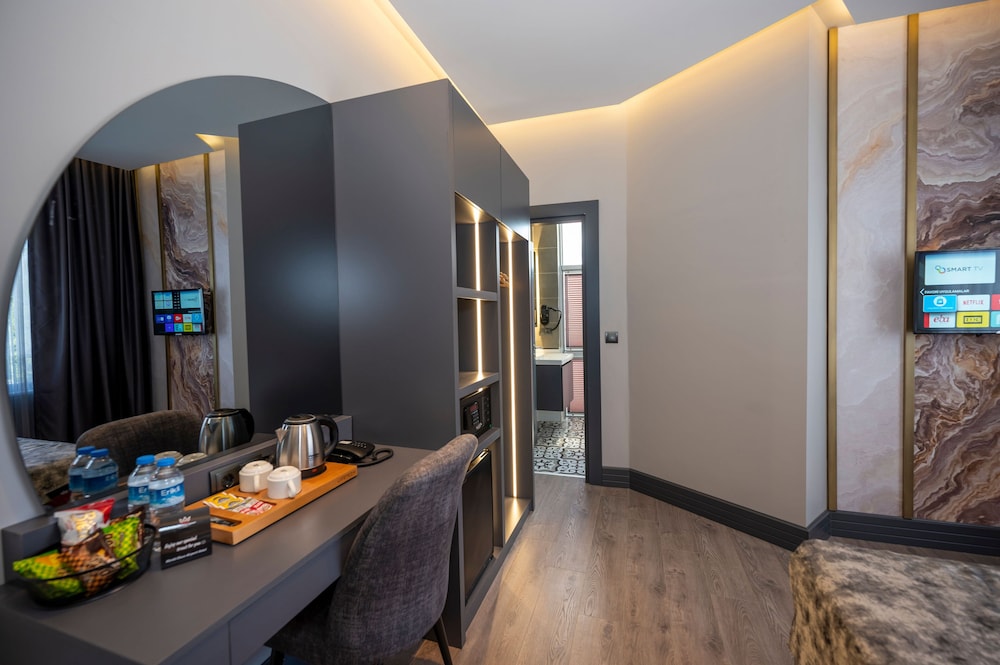 World Class Airport Hotel (42 Km Away From Istanbul)