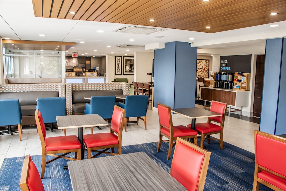 Holiday Inn Express Allentown North (formerly Quality Inn)