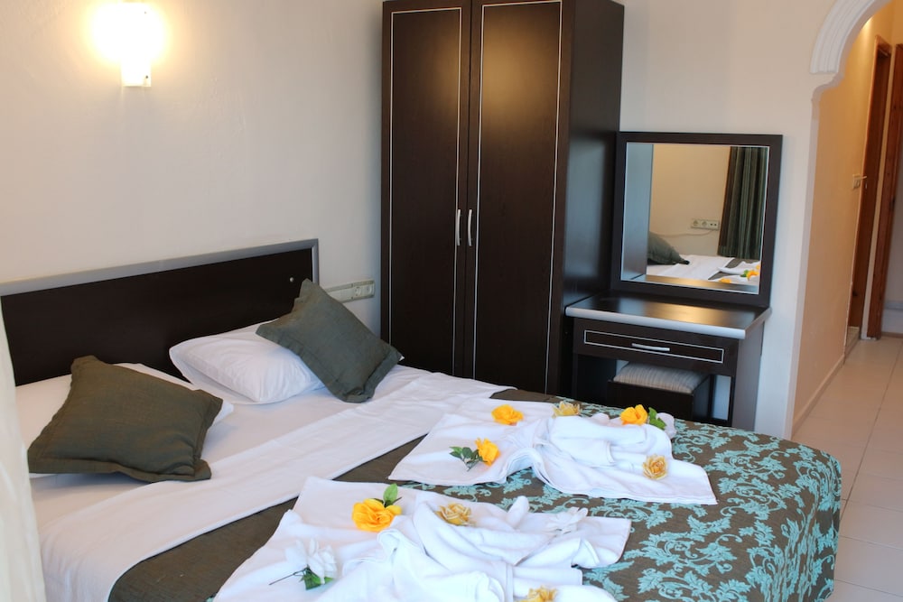 Gold Stone Hotel (26Km Away From Antalya)