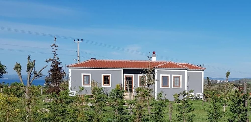 Adayel Otel And Bağ Evi