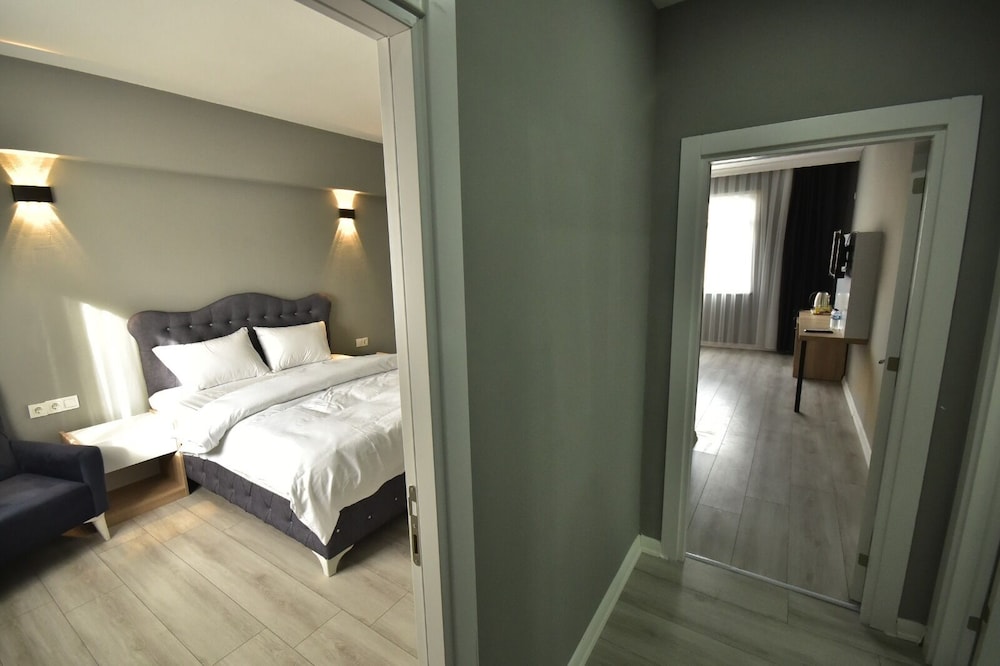 Rios Hotel(47Km Away From Istanbul)