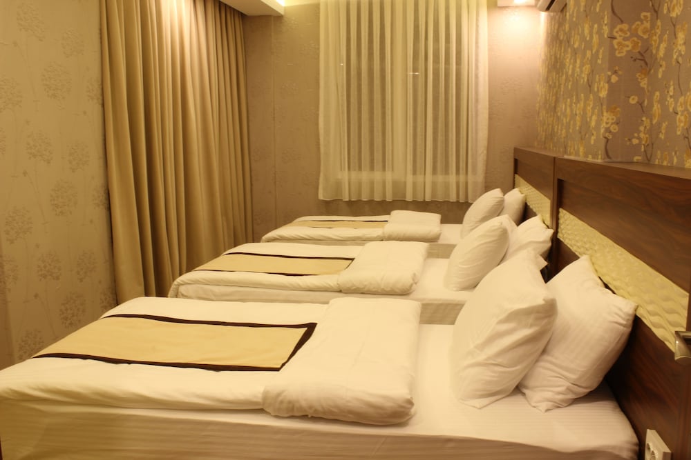 Azd House Hotel