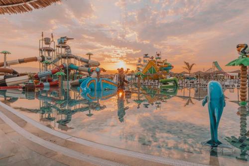 Dream Fun World (67km Away From Antalya)