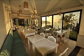 Babi Zer Konaklama Ve Restoran