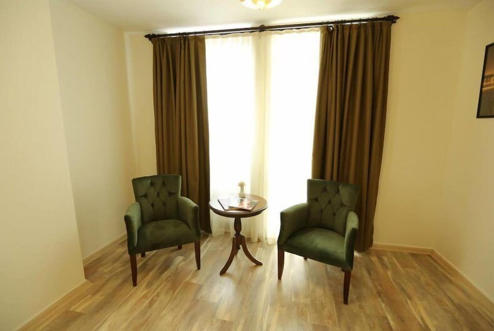 Alpha Suit Otel (26km Away From Istanbul)