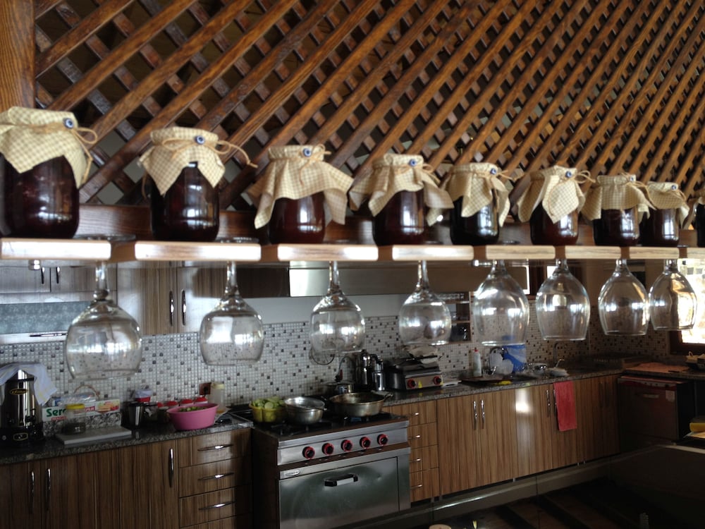 Assos Nazan Motel Restoran Beach