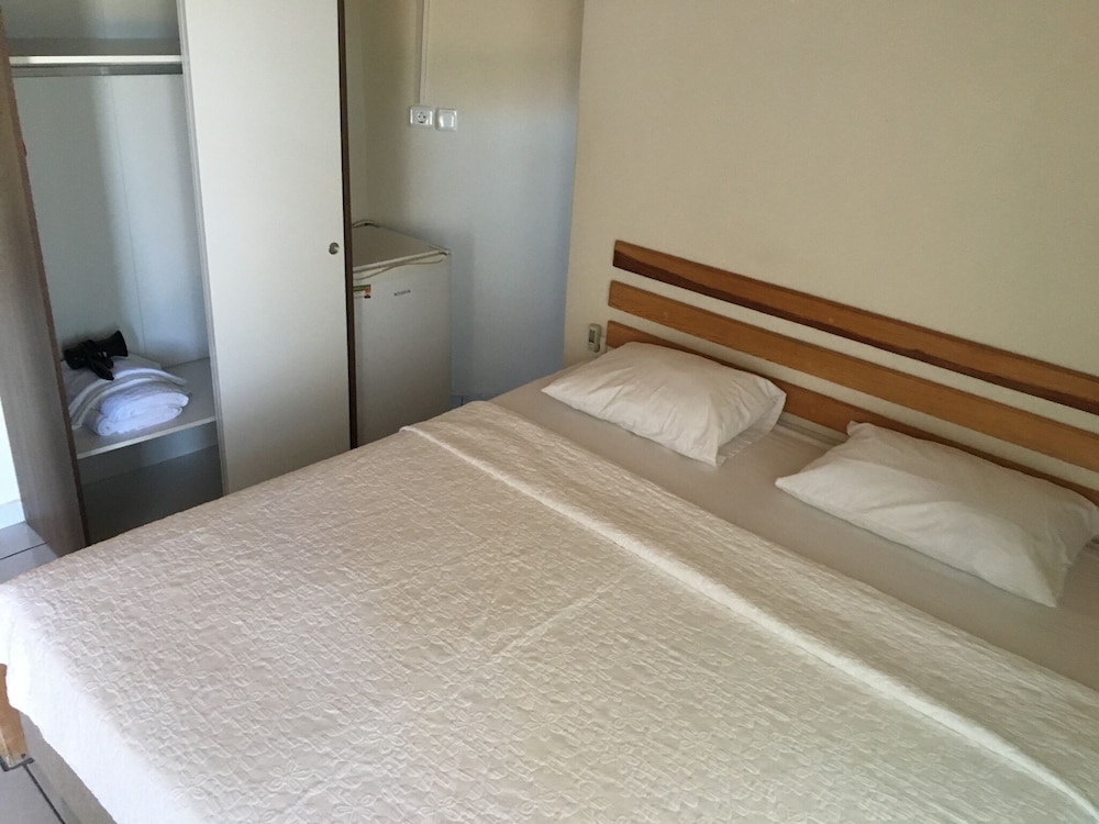 Zeytin Cicegi Pansiyon (no Front Desk For Check In Please Contact The Property At Least 5 Days In Advance)