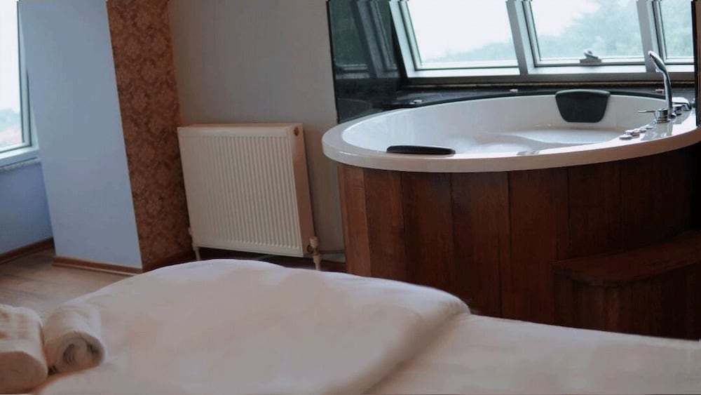 Poison Garden Suite And Spa