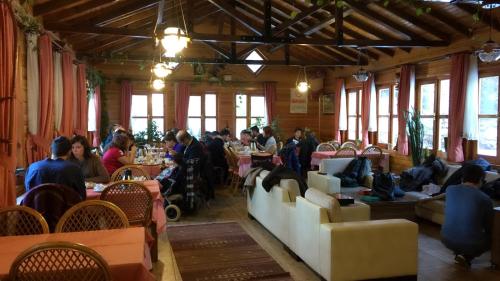 Abant Doga Kosku Otel(Alkolsuz)(Also Known As Doga Kosku Abant Bungalow Evleri Hotel)(43Km Away From Bolu)