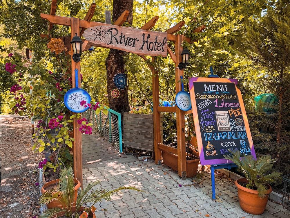 Adrasan River Hotel (90 Km Away From Antalya)