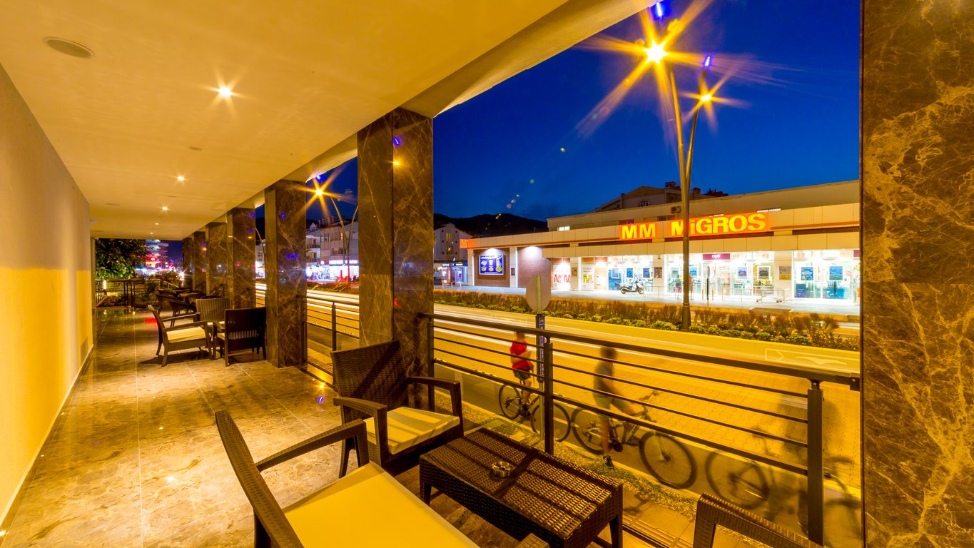 Ada Julian Hotel