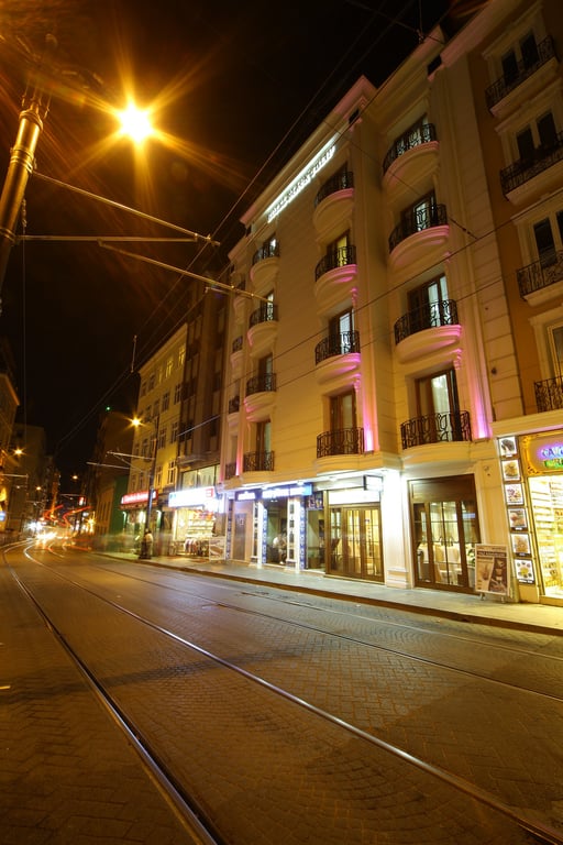 Weingart Black Pearl Hotel