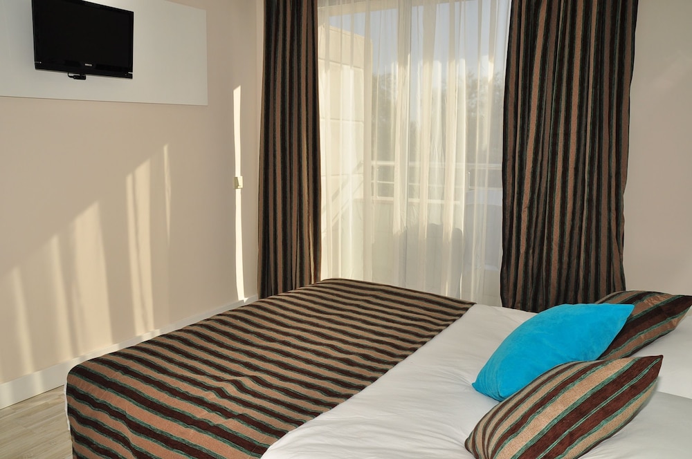 Aura Boutique Hotel Side (73 Km Away From Antalya)