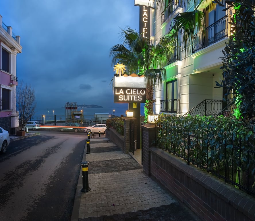 La Cielo Hotel Bostanci(also Known As La Cielo Suites Bostanci)(21km Away From Istanbul)