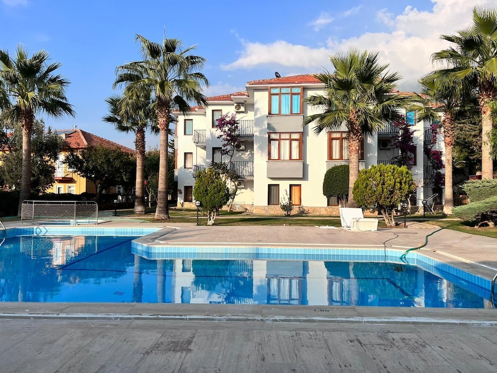 Carrington Suites Hotel
