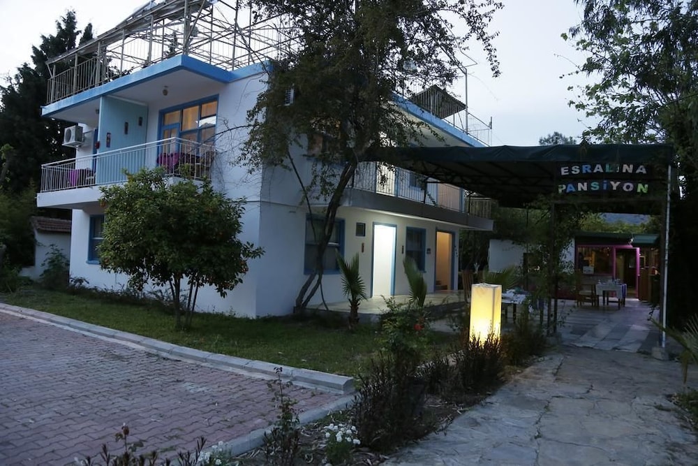 Esralina Pension (78km Away From Antalya)