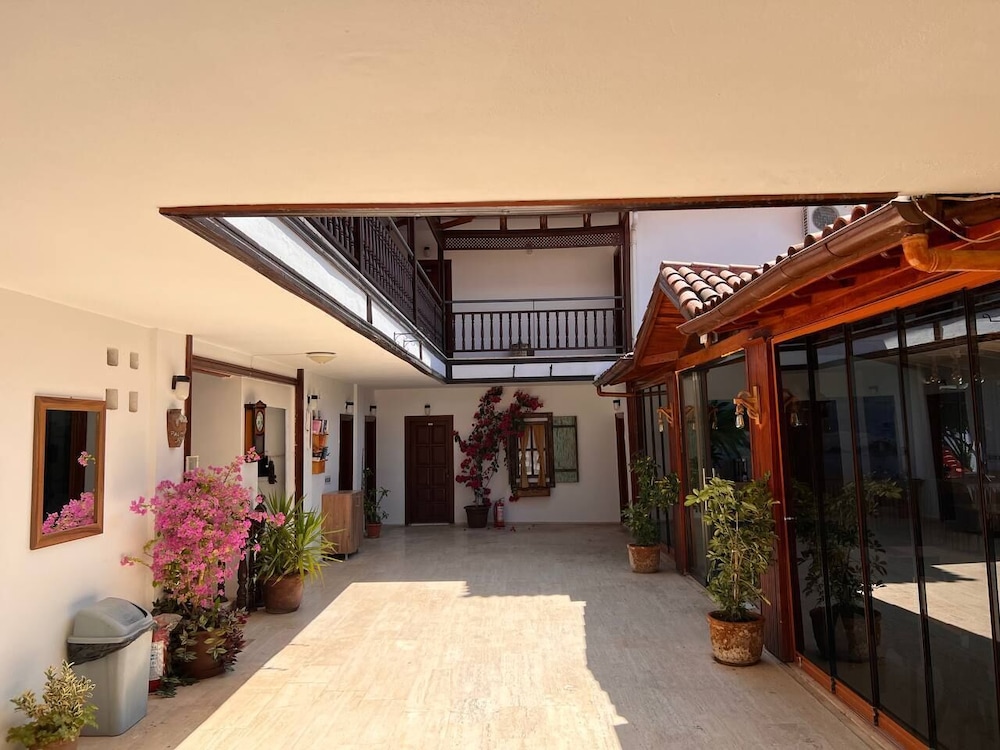 Palma Rosa Hotel (50Km Away From Antalya)