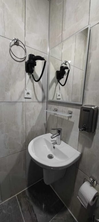 Minimalist Suit Otel