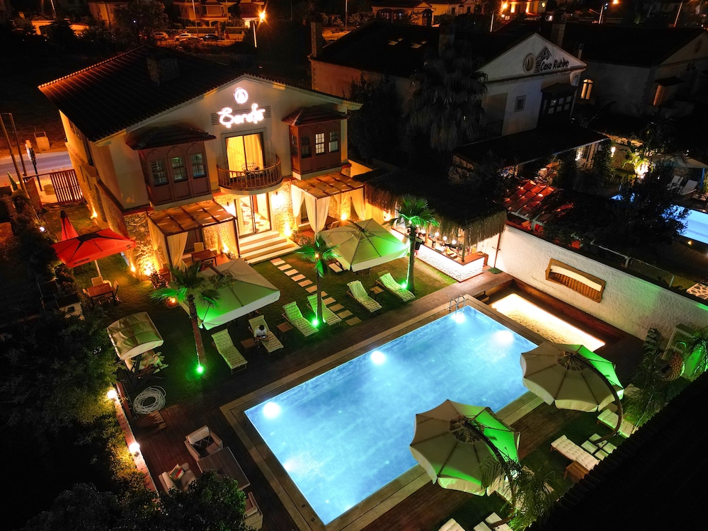 Serefe Hotel Alacati (15 Km Sway From Cesme)
