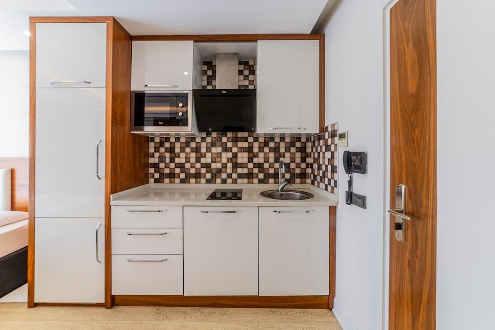 Tema Lara Apart