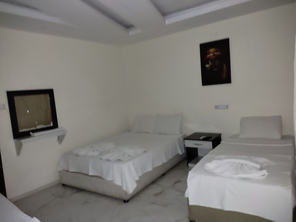 Shah Sultan Ozturk Hotel (also Known As Ozturk Hotel)