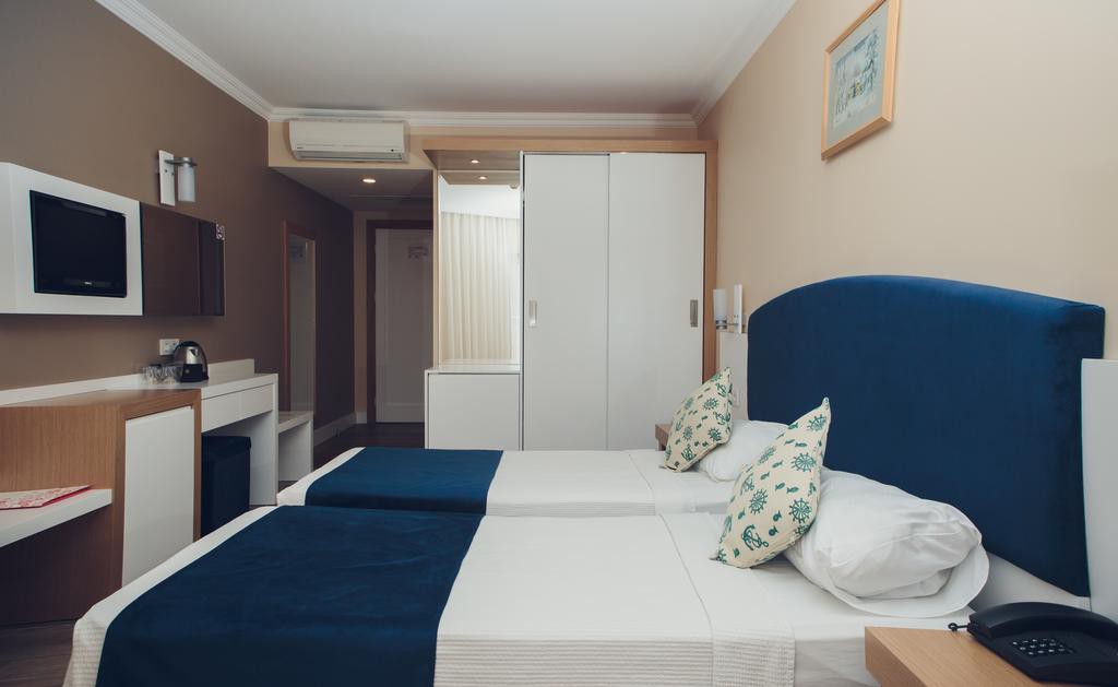 Lancore Beach Hotel