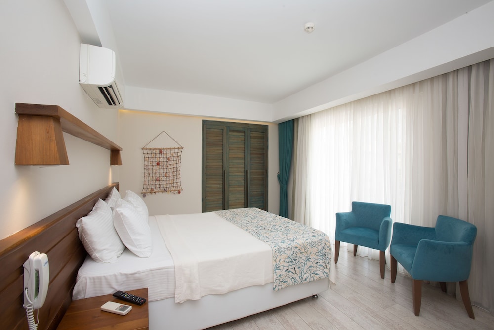 Dedeminn Marina Hotel (Formerly Dedeminn Hotel Residence)
