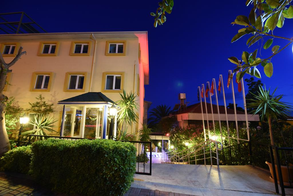 Muz Hotel