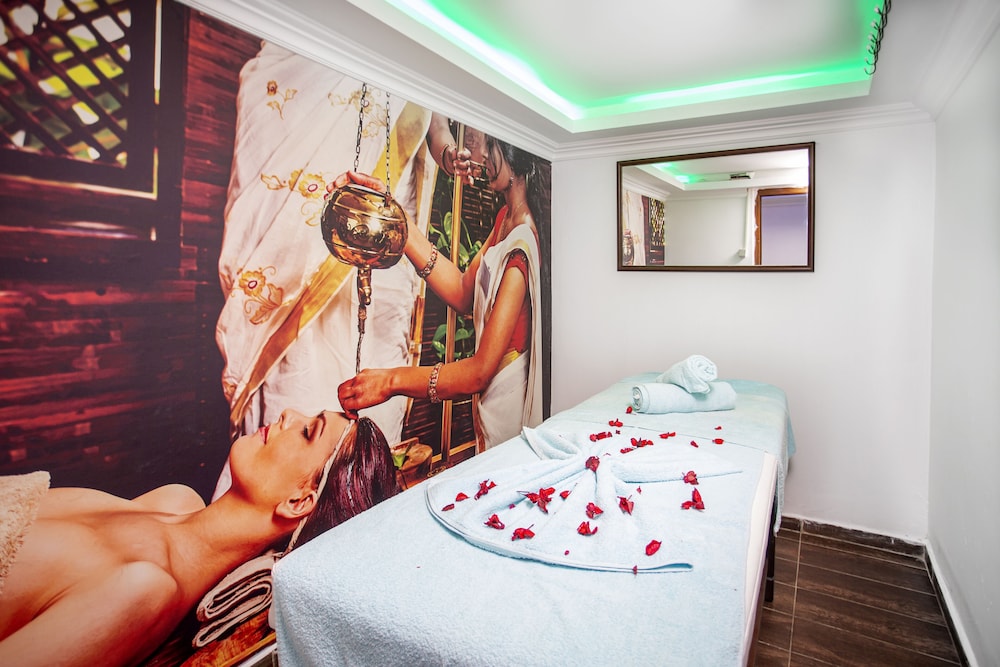 Ces Club Hotel (13km Away From Antalya)