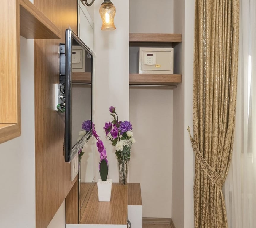 Raimond Hotel