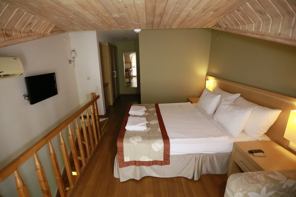 Turunc Resort Hotel (also Known As Hotel Turunc)21km Away From Marmaris