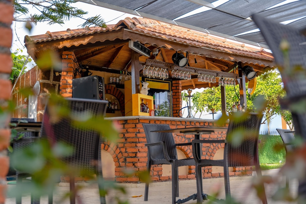 Hotel Haus Eden (51km Away From Antalya)