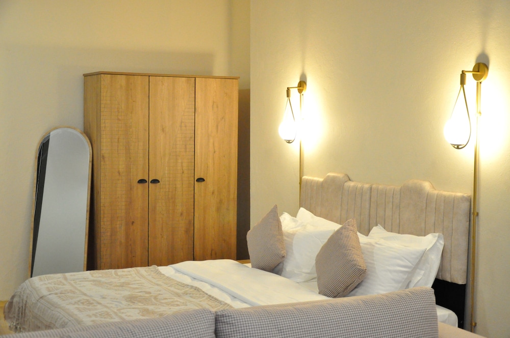 Golden Door Hotel