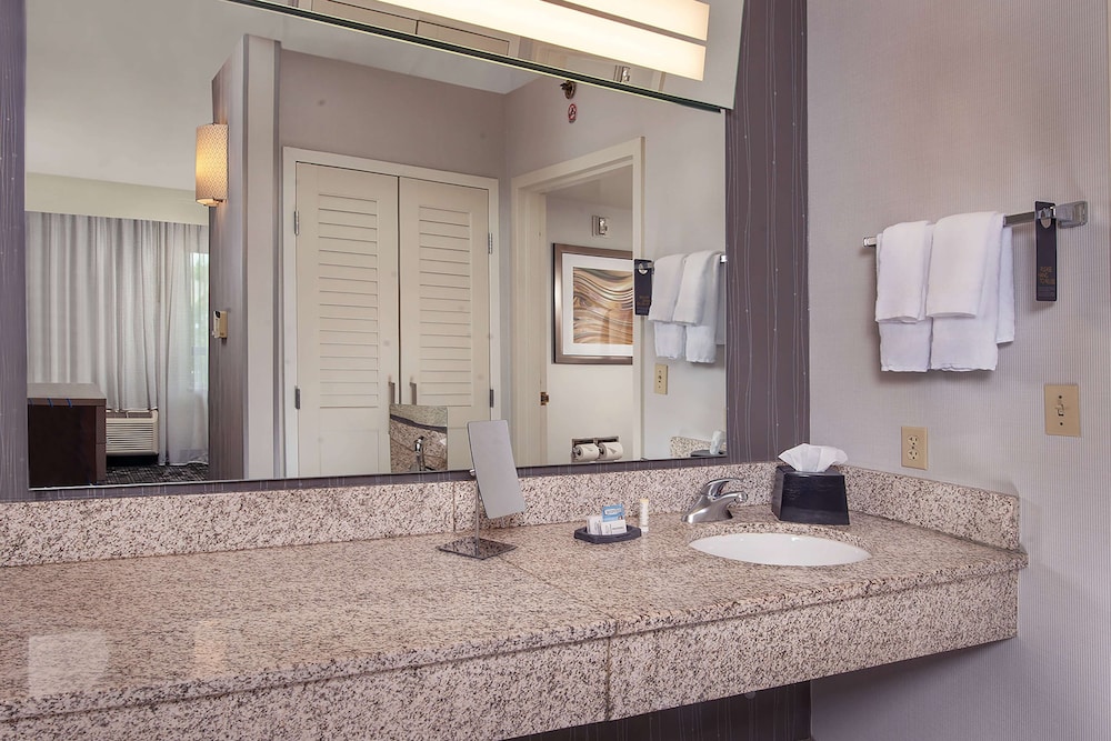 Sonesta Select Allentown Bethlehem Airport(also Known As Courtyard Marriott Allentown Bethlehem/lehigh Valley Ap)