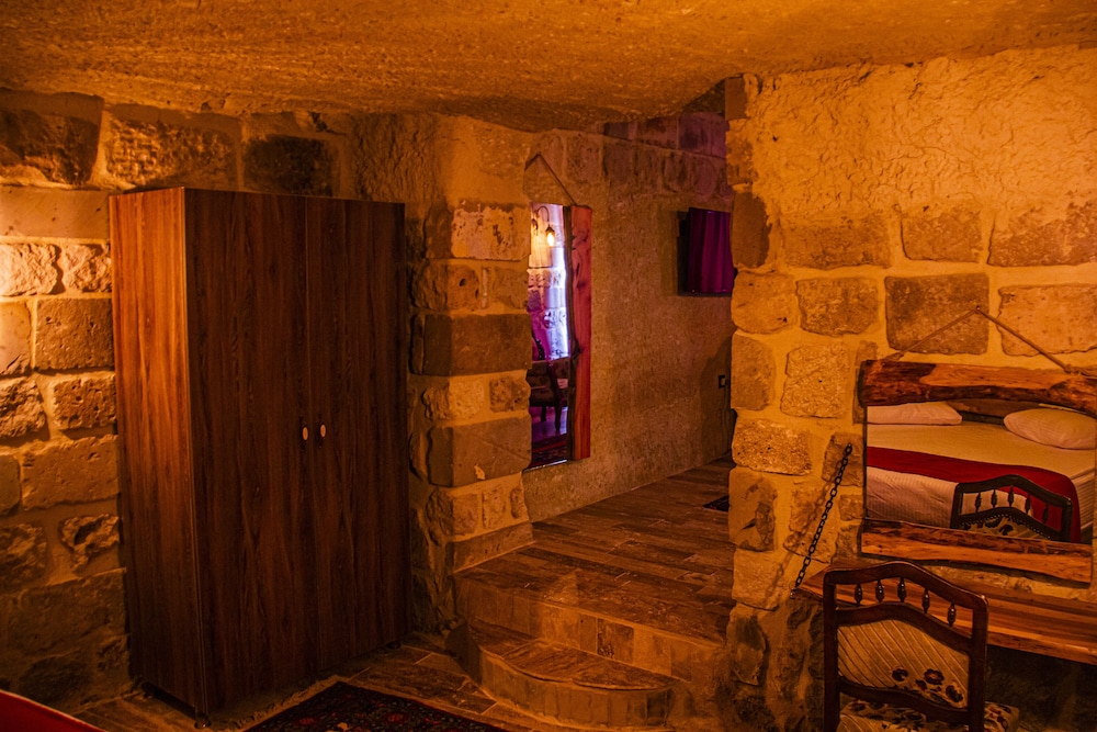 Ottoman Cave Junior