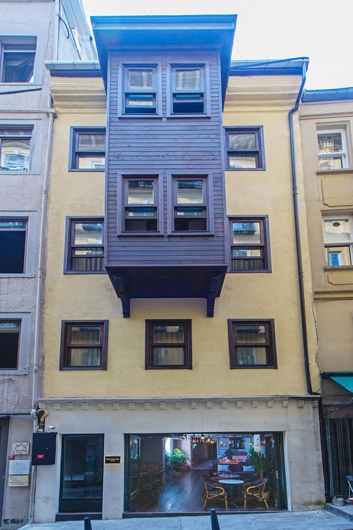 Meroddi Galata Mansion