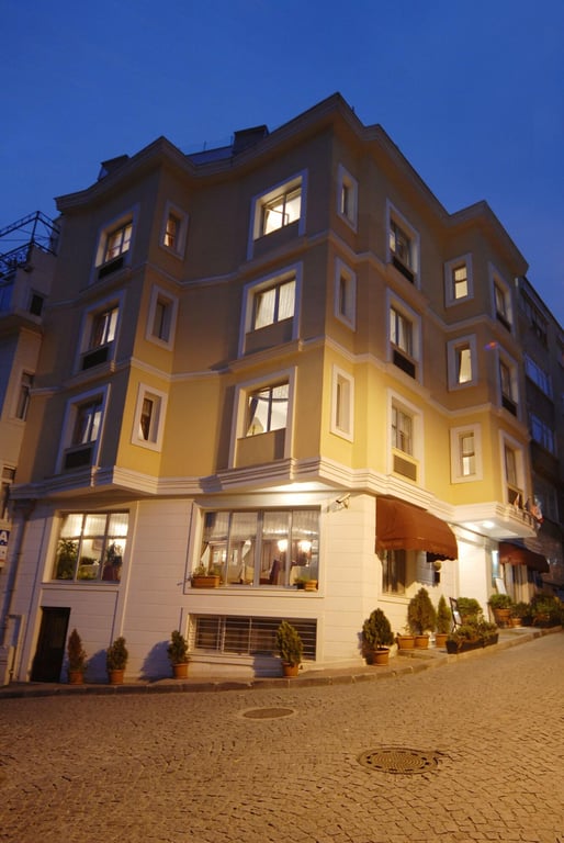 Daphne Hotel
