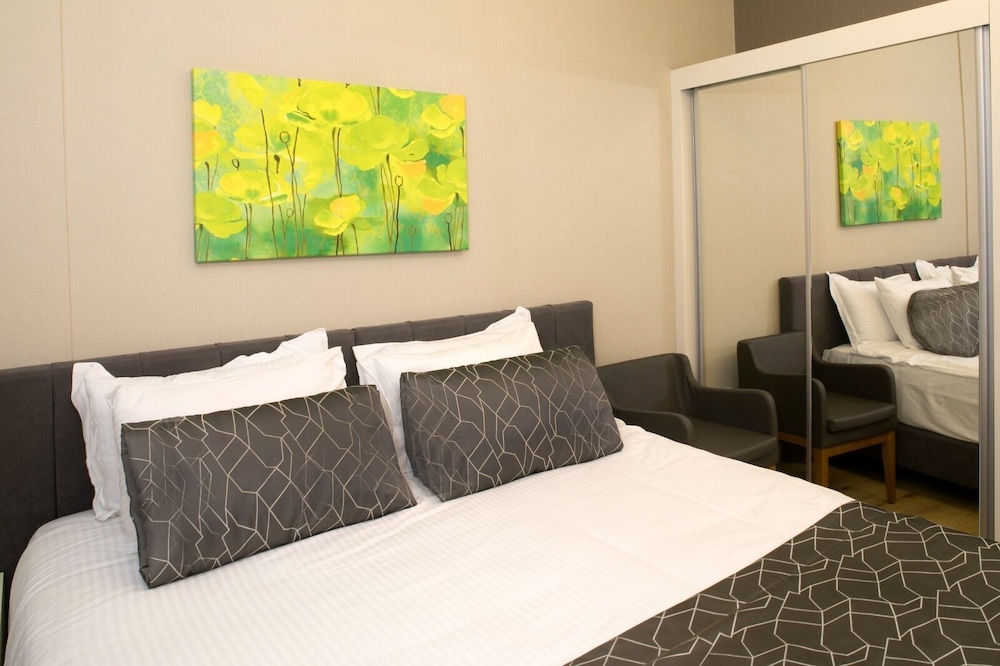 Elm Suite Hotel