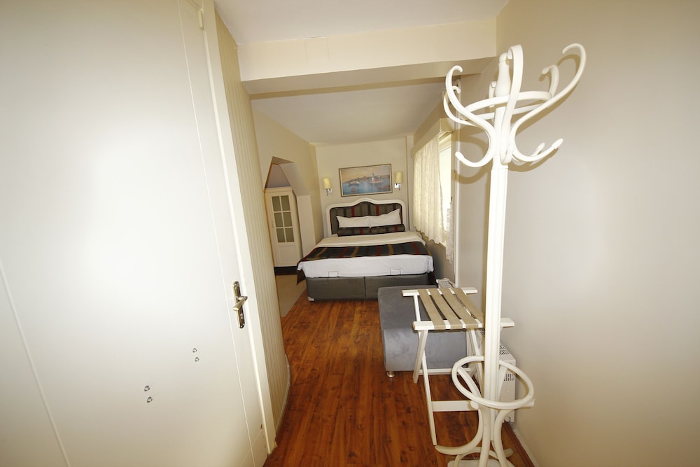 Hotel Taksim Home (also Known As Away Suites)
