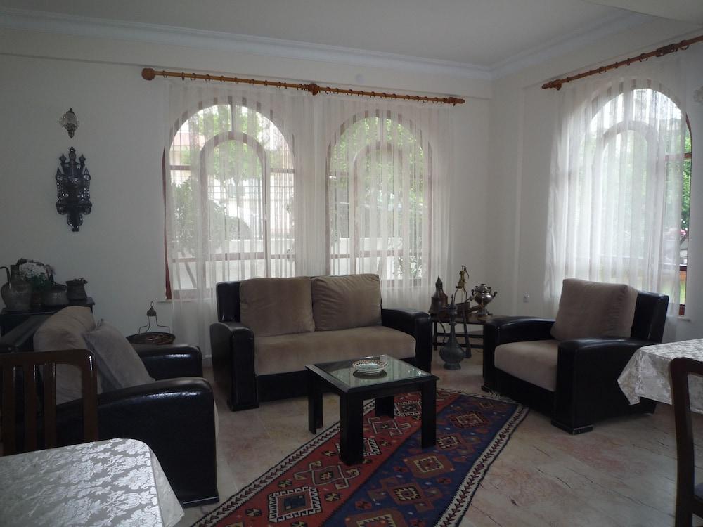 Pinus Otel