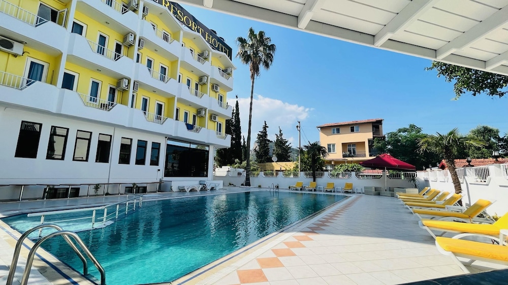 Akar Palace Resort Hotel (27km Away From Antalya)