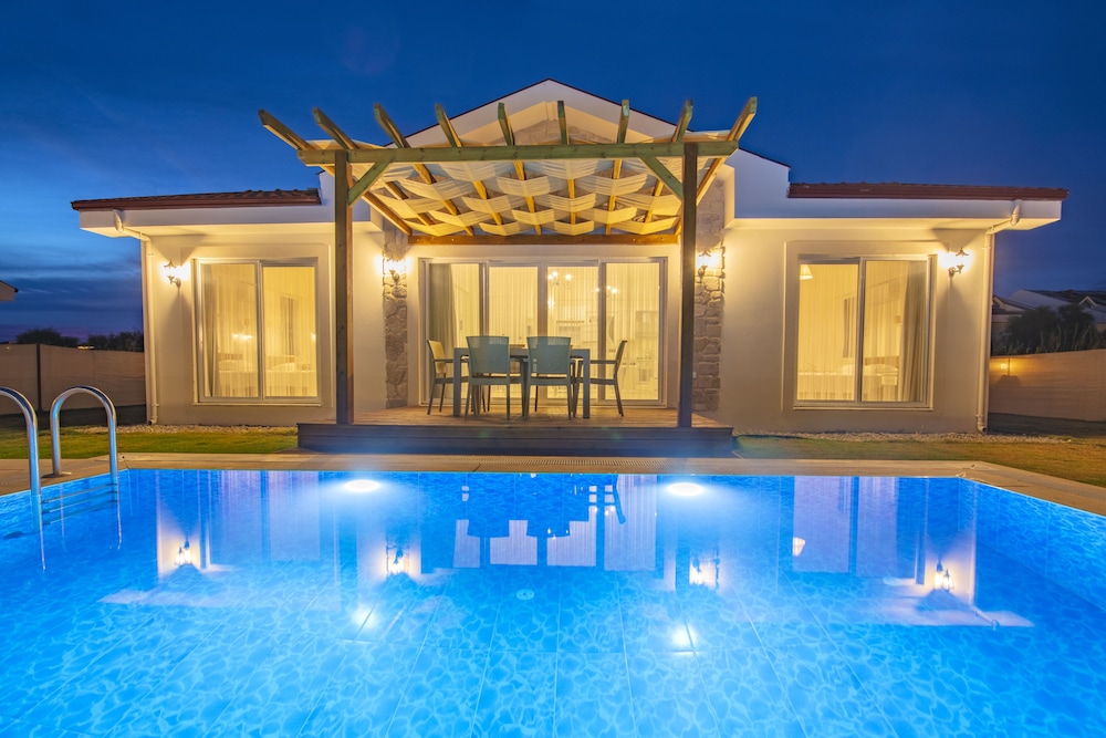 Teos Villa Suites (no Front Desk Please Contact The Property In Advance)