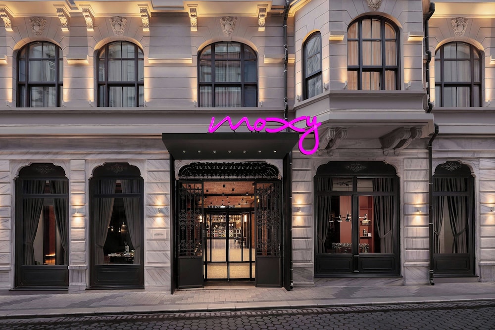 Moxy Istanbul Taksim By Marriott Bonvoy(also Known As Moxy Istanbul Taksim/moxy Istanbul Beyoglu)